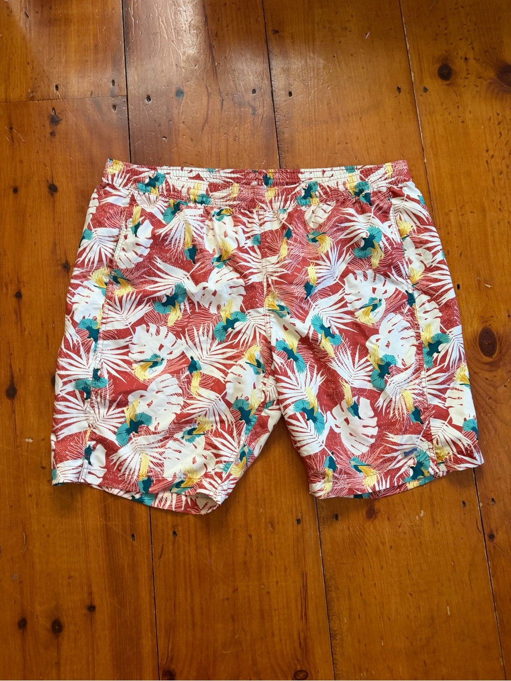 Duluth Trading Co Red Tropical Print Athletic Shorts
